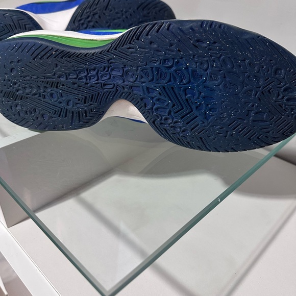 Selling my Nike sneakers - Picture 2 of 5